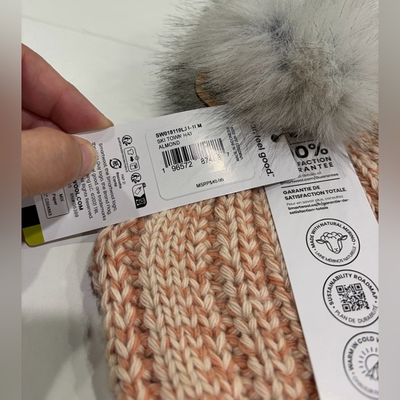 SmartWool Ski Town Beanie Merino Wool Hat Pom Pom NWT Almond Cream Grey Adult
